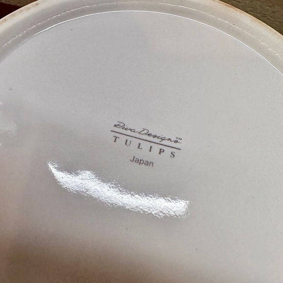 VINTAGE, RIVA DESIGNS, TULIPS, LARGE, WHITE CERAMIC BOWL. RED TRIM ON BOWL RIM. - Picture 7 of 9